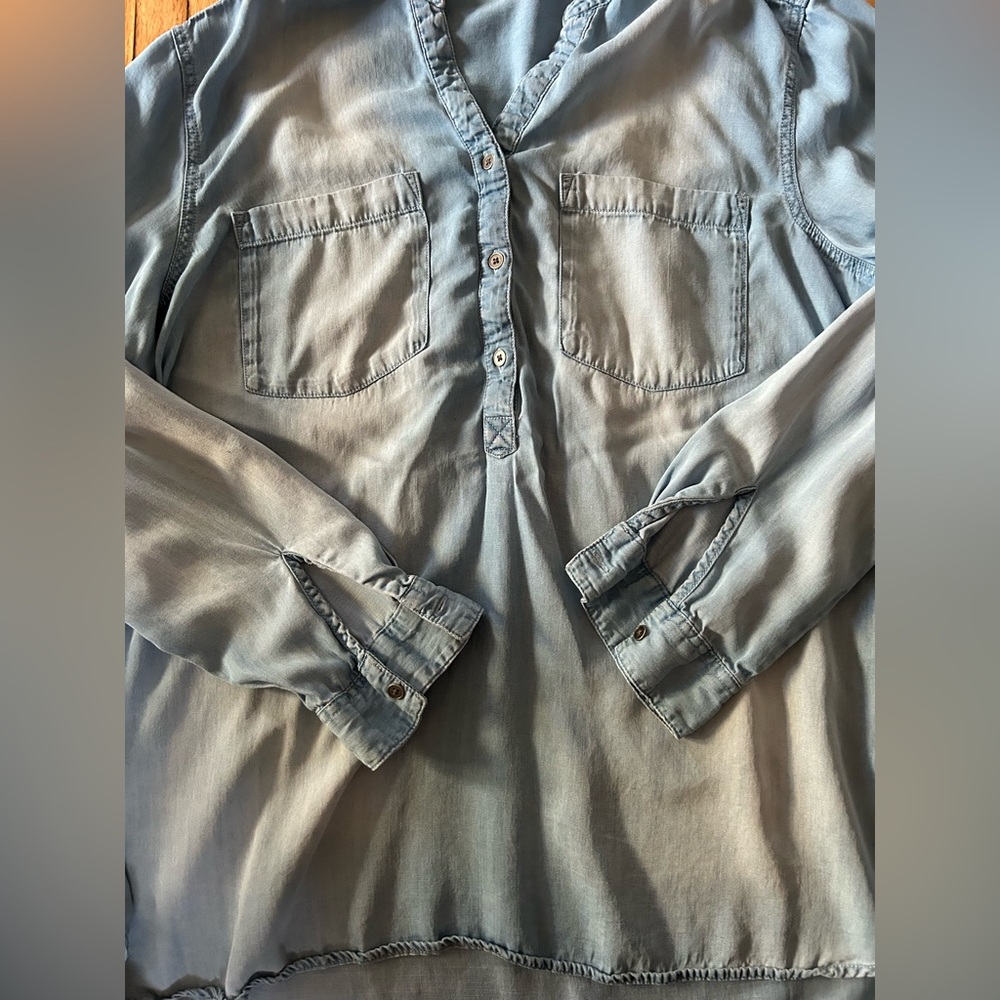 Denver Hayes Women's Light Blue Button Down Shirt - Picture 6 of 10